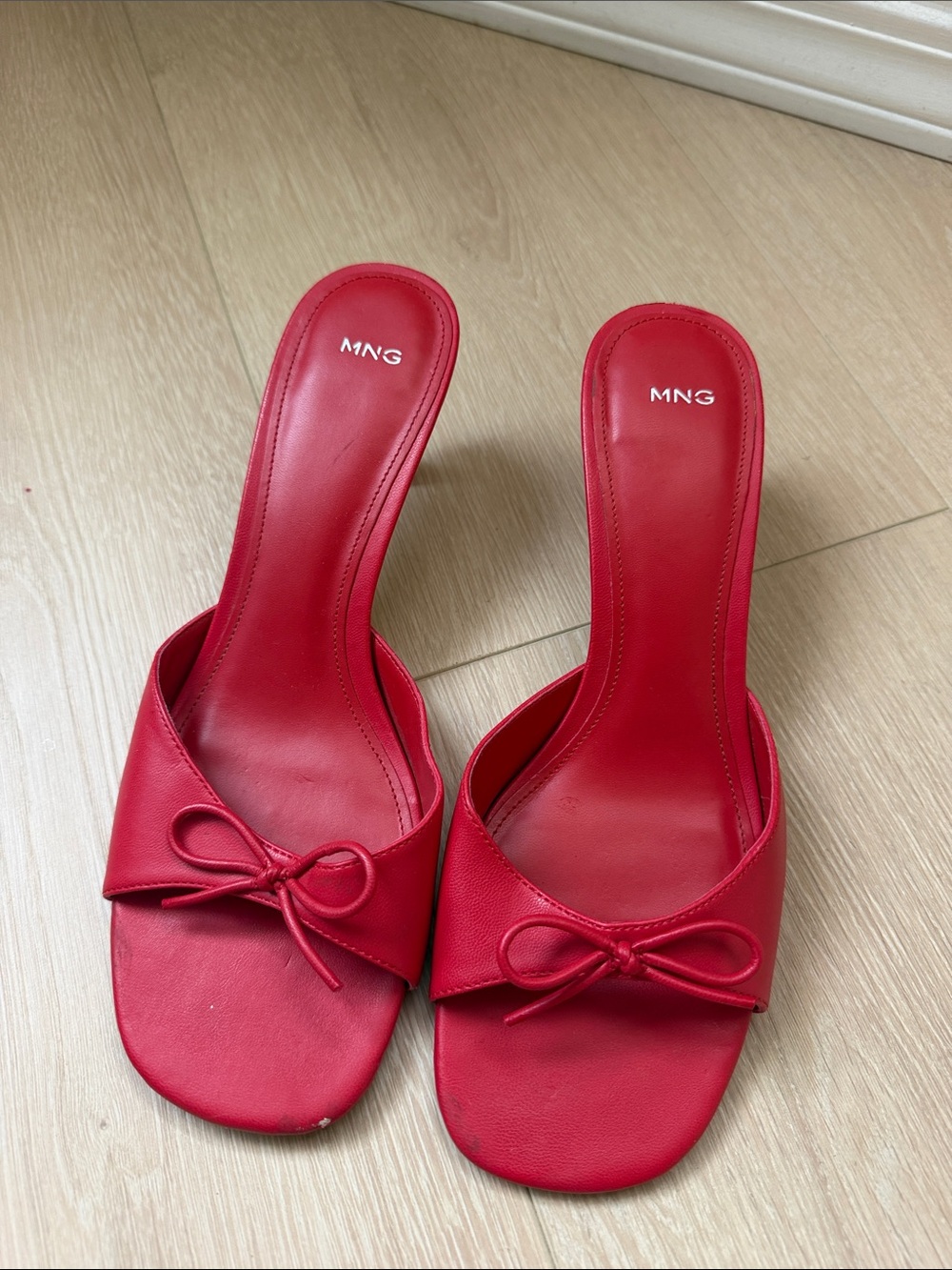 Mango red mules